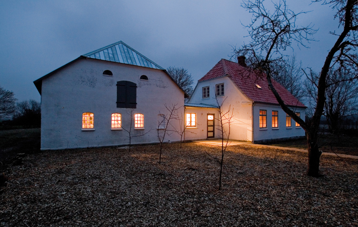 The State-Funded Smallholding in Skovbølling  in the twilight / Credit: Jan Knudsen